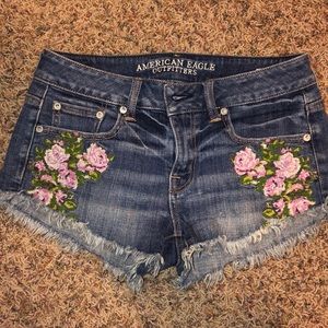 American Eagle FLORAL STITCHED jean shorts!!1